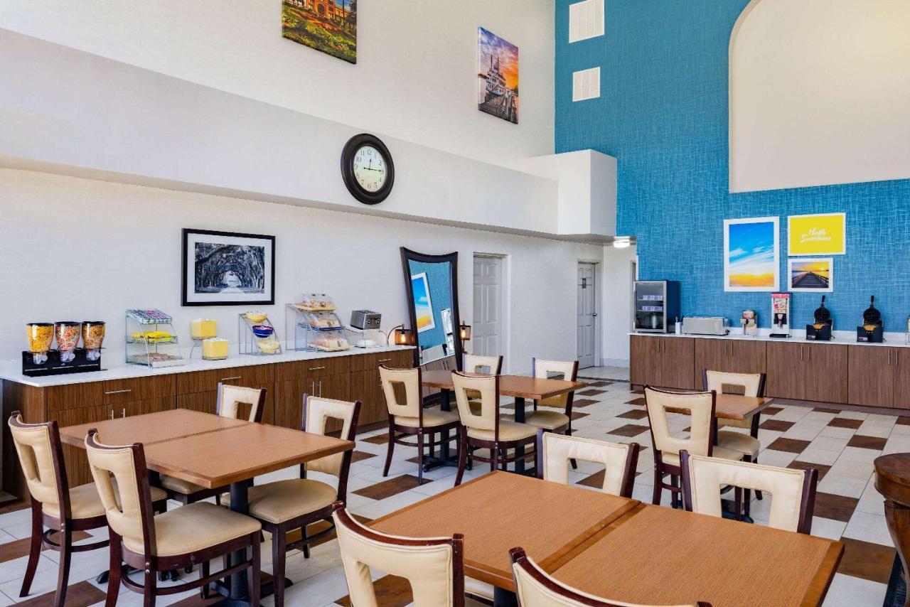 Days Inn & Suites By Wyndham Savannah Midtown מראה חיצוני תמונה