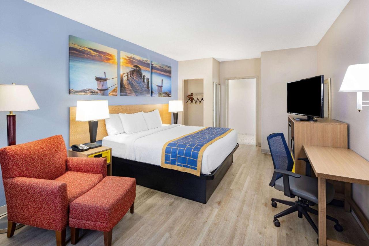Days Inn & Suites By Wyndham Savannah Midtown מראה חיצוני תמונה