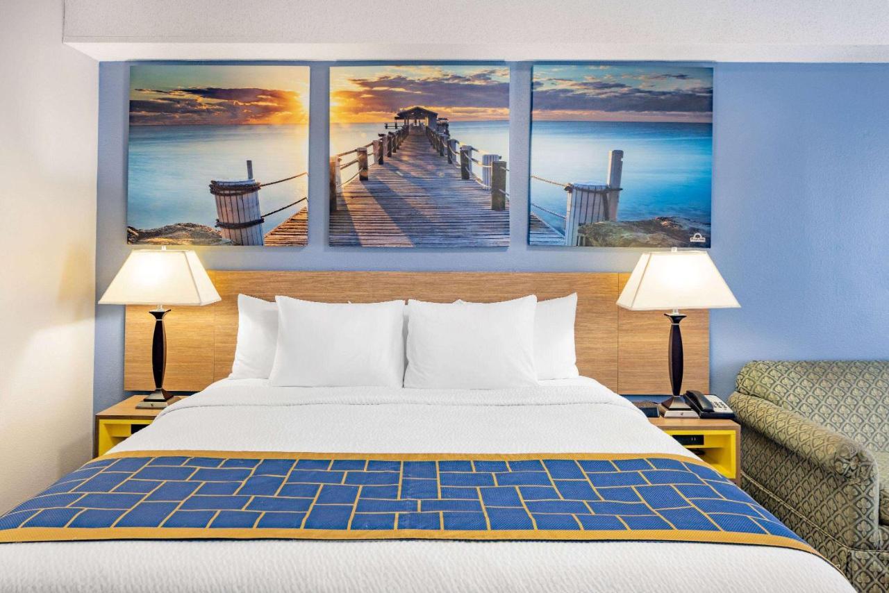 Days Inn & Suites By Wyndham Savannah Midtown מראה חיצוני תמונה
