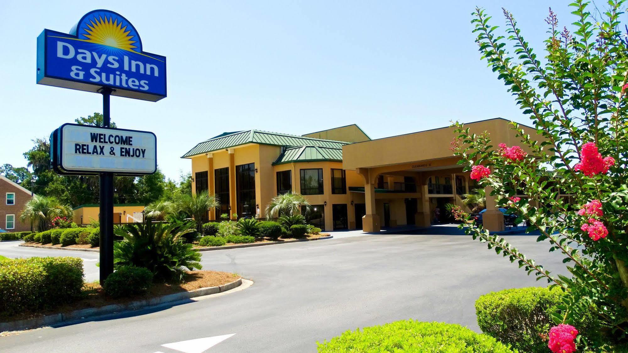 Days Inn & Suites By Wyndham Savannah Midtown מראה חיצוני תמונה